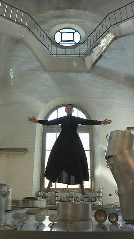 Marina_AbramovichThe_Kitchen_Levitation_filmst.width-340 (Kopie)